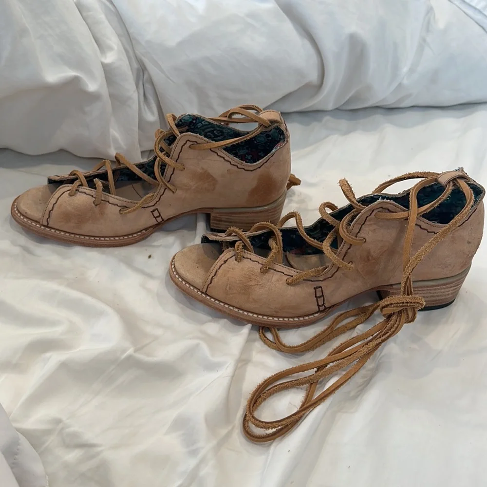 NWT  Freebird Peace lace up shoes - Picture 6 of 12